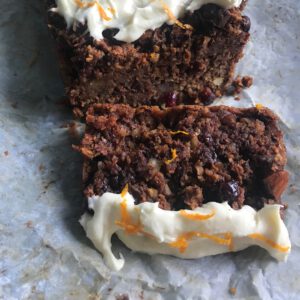 Carrot cake met noten en cranberry (vegan - glutenvrij) - Chocolade Zusjes