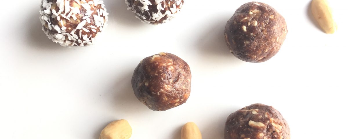 Snicker bliss balls - Chocolade Zusjes